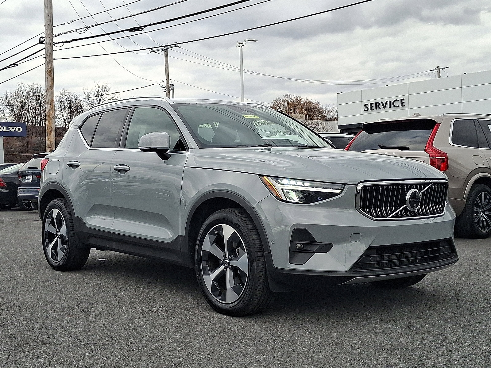 2025 Volvo XC40 Plus's photo