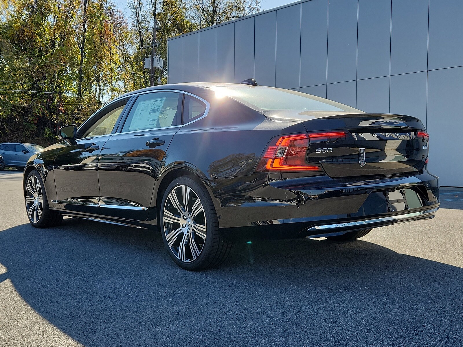 2025 Volvo S90 photo 3