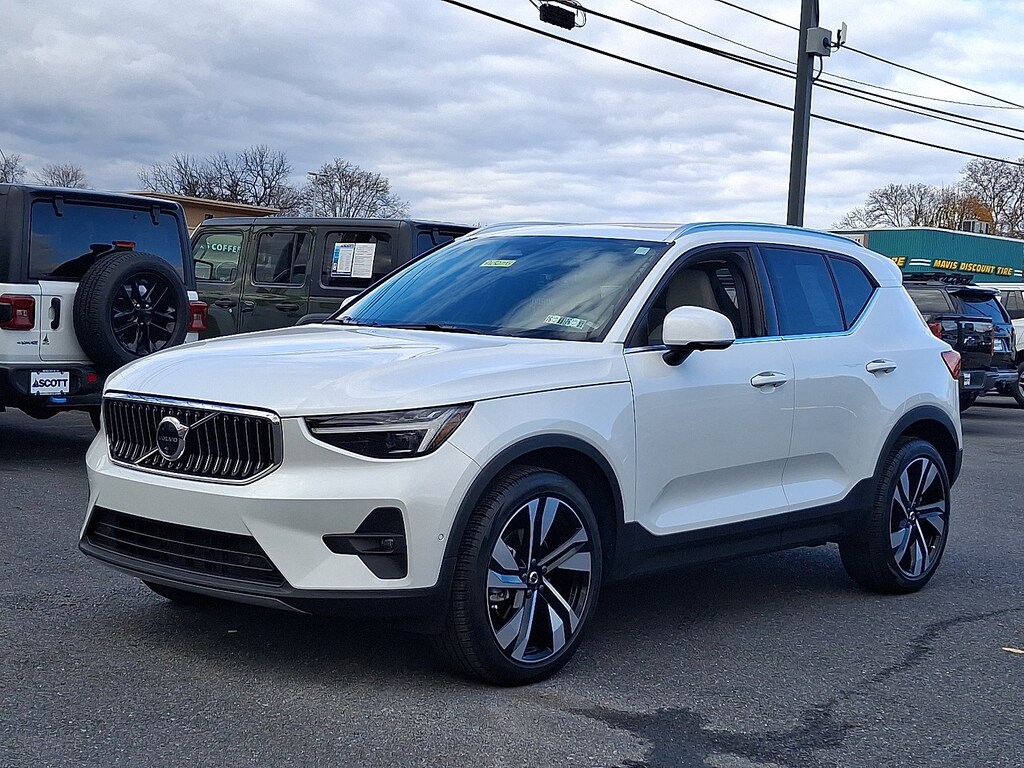 Certified 2024 Volvo XC40 B5 Ultimate Bright SUV