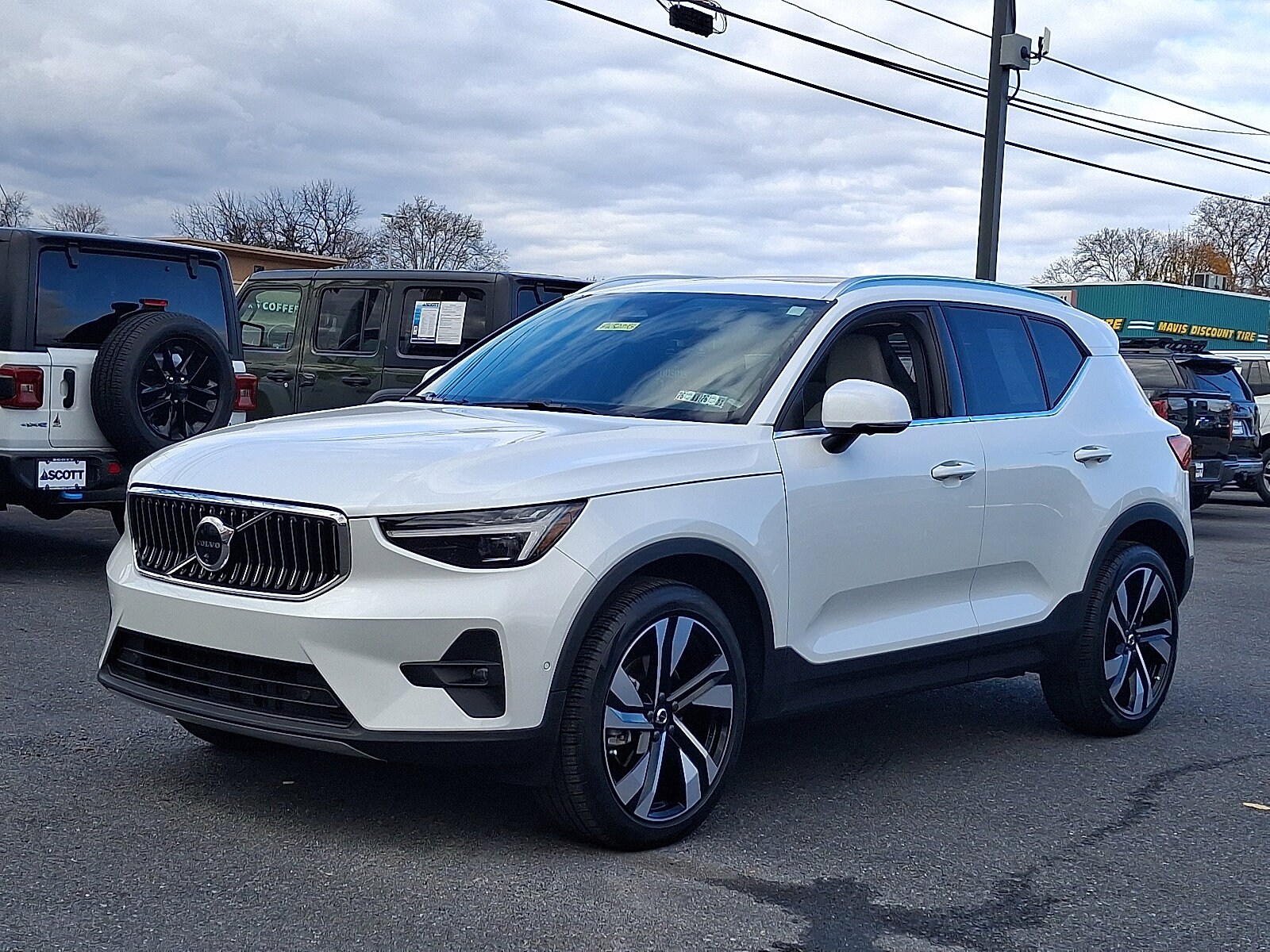2024 Volvo XC40 Ultimate photo 3