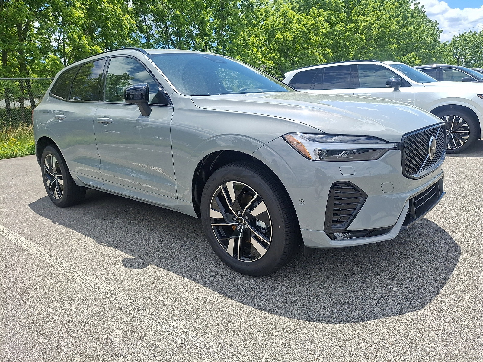 2026 Volvo XC60 B5 Plus Dark AWD's photo
