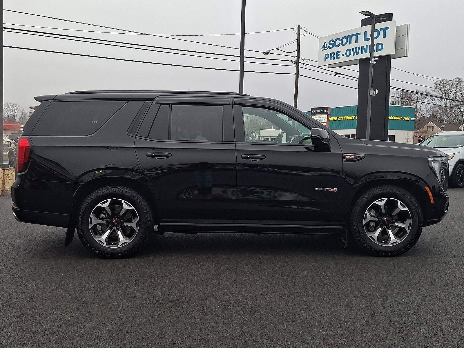 2025 GMC Yukon AT4 Ultimate - Photo 7