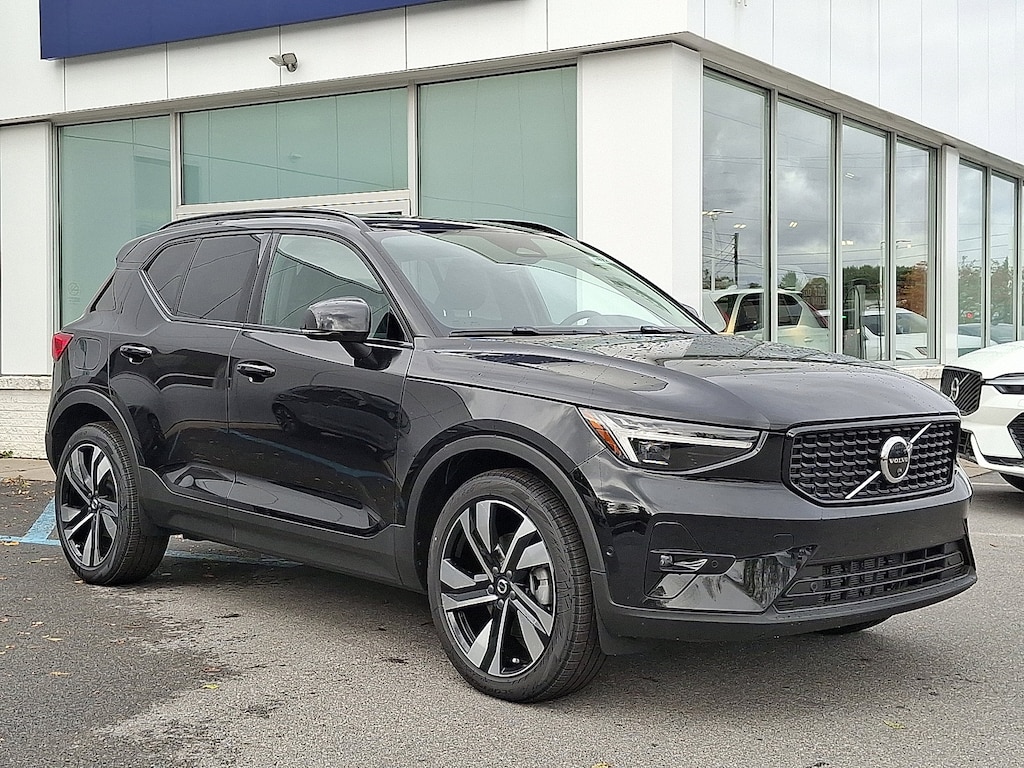 New 2026 Volvo XC40 B5 Ultra SUV