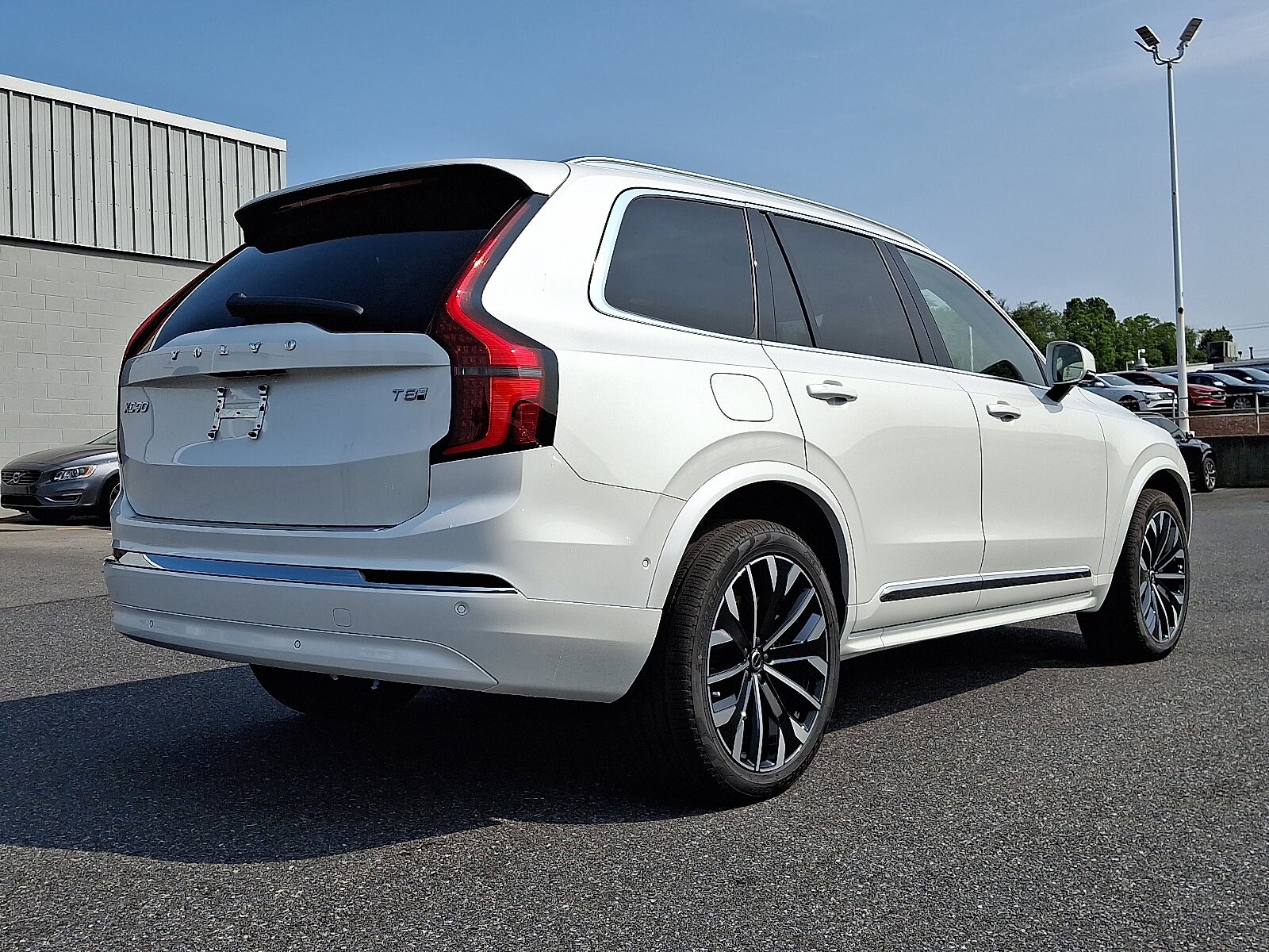 2025 Volvo XC90 T8 Plus photo 3