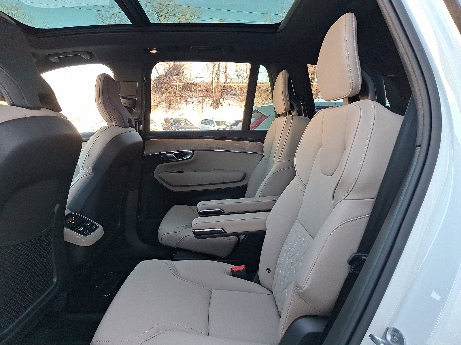 2026 Volvo XC90 Plus - Photo 6