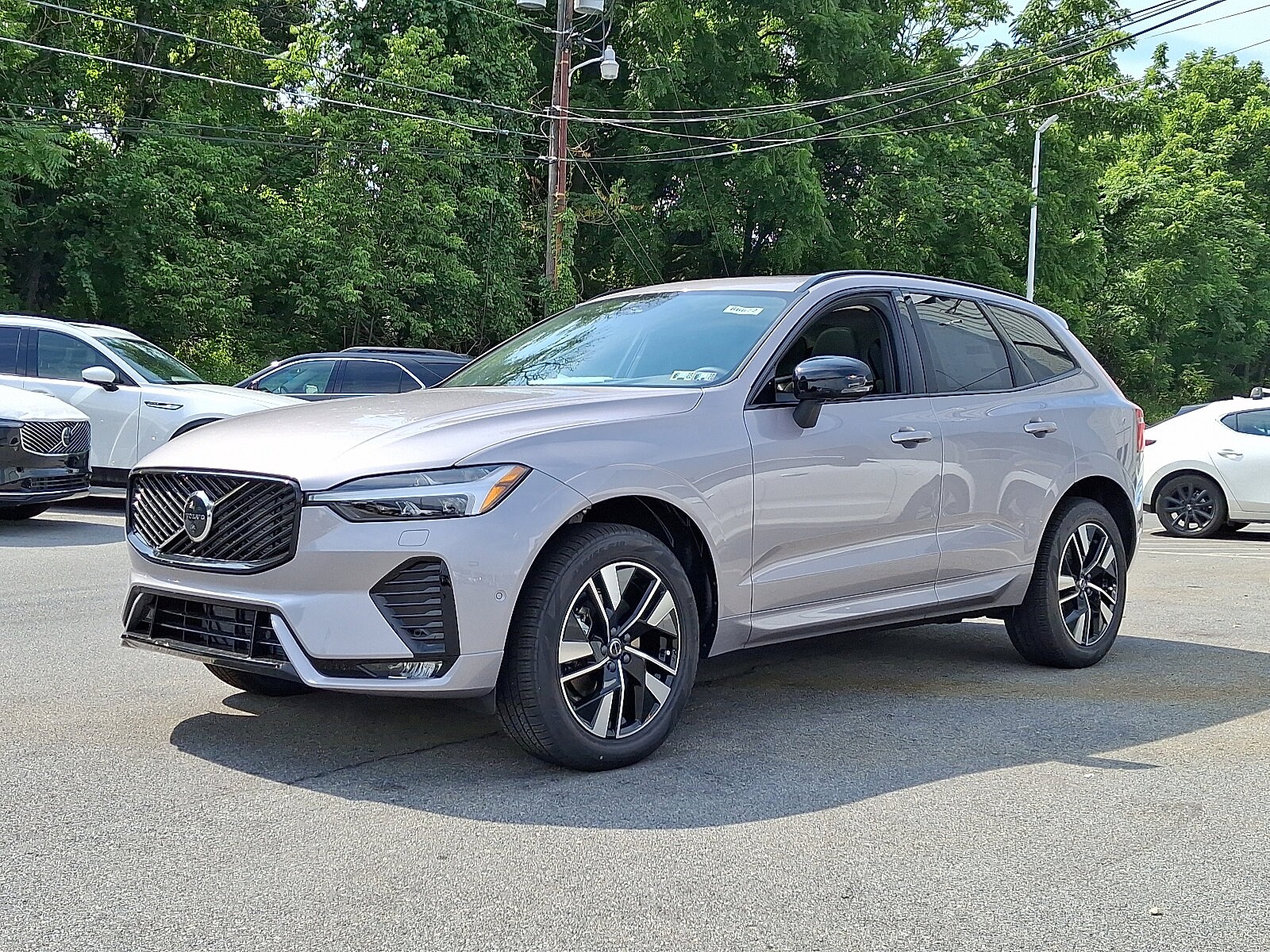 2026 Volvo XC60 B5 Plus photo 2