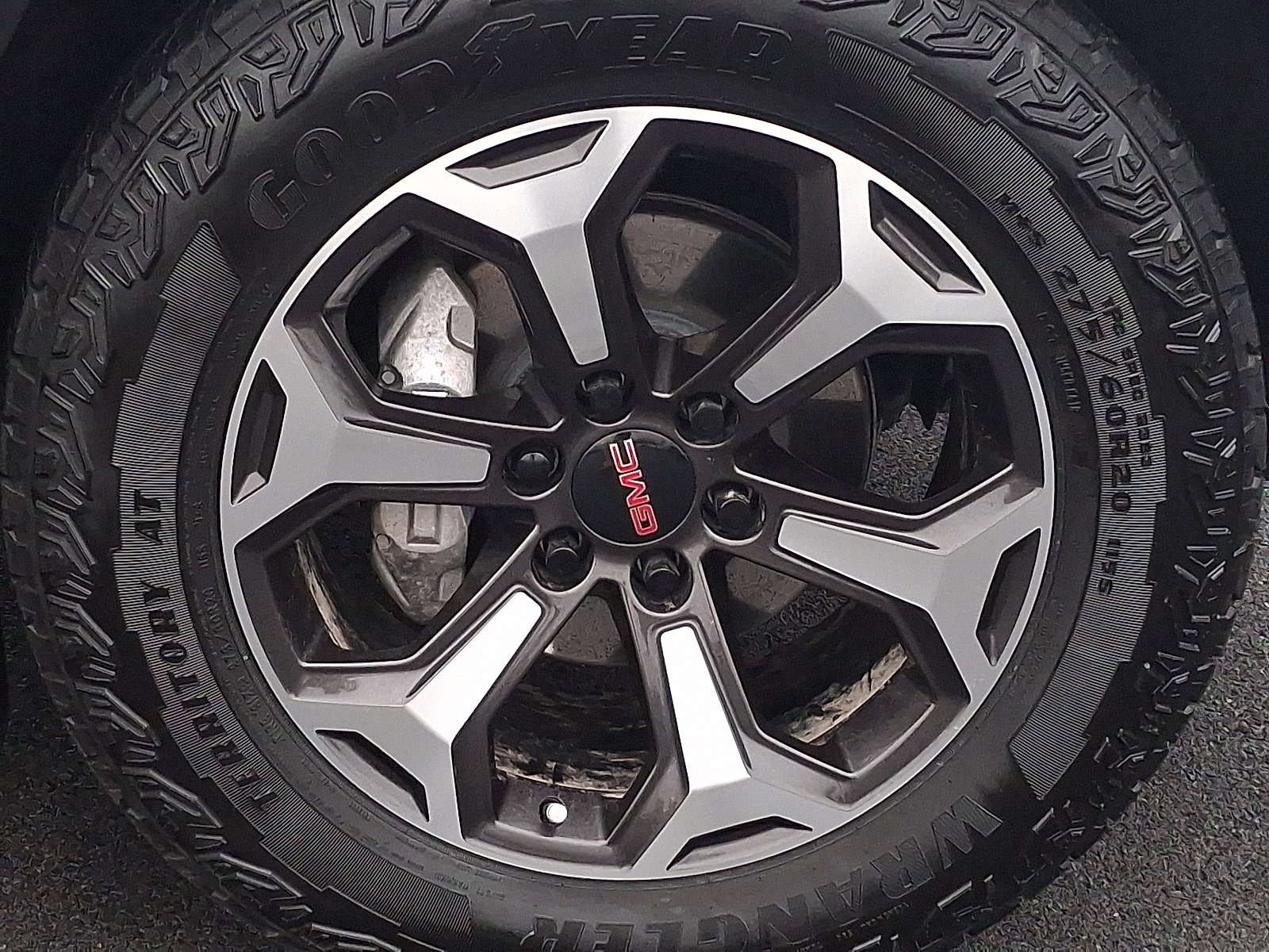 2025 GMC Yukon AT4 Ultimate - Photo 8
