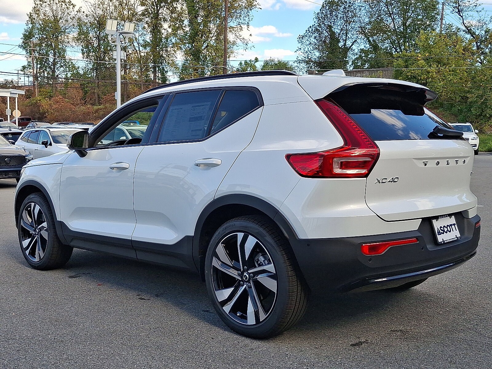 2026 Volvo XC40 photo 2