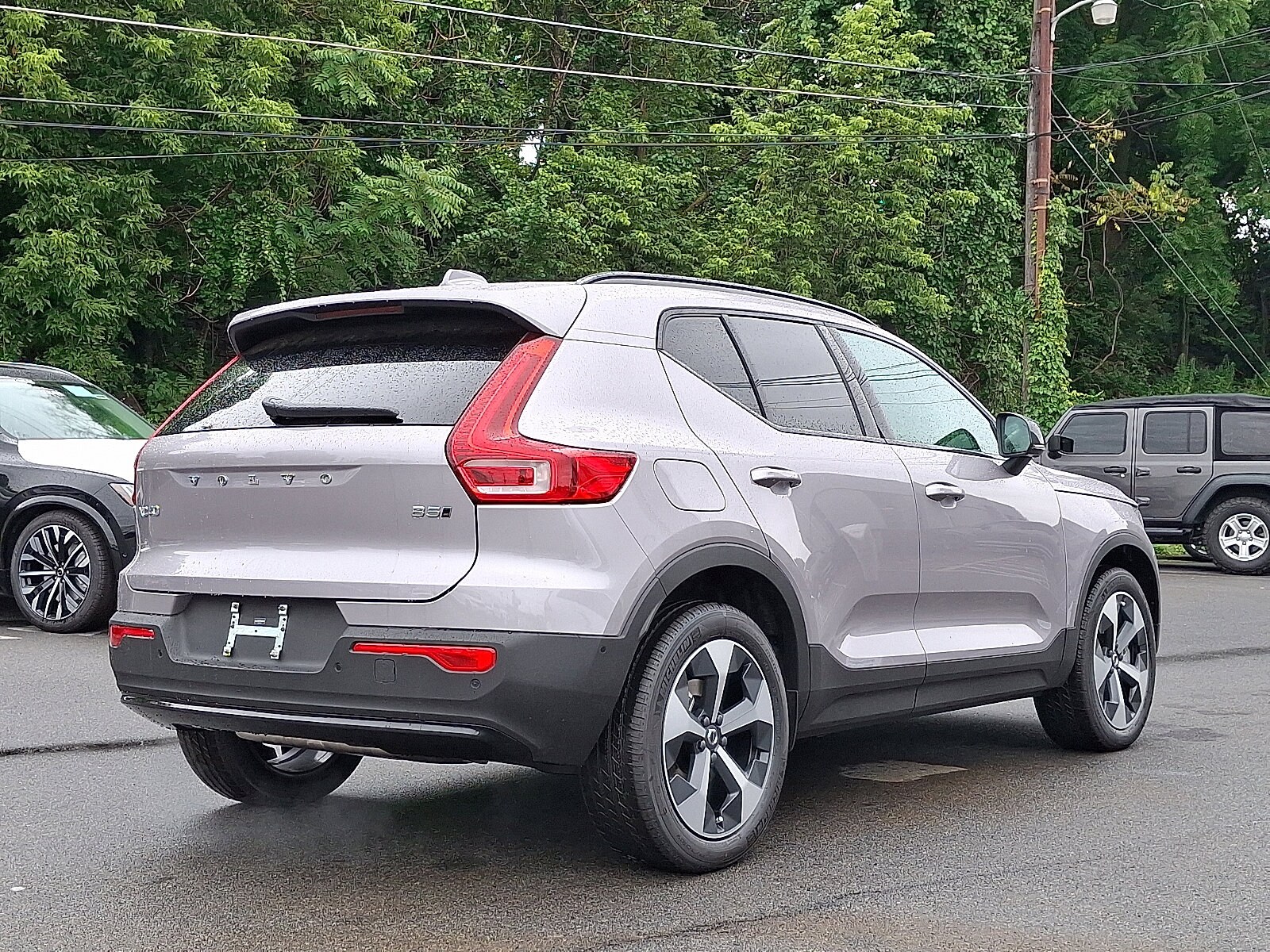 2026 Volvo XC40 Plus photo 4