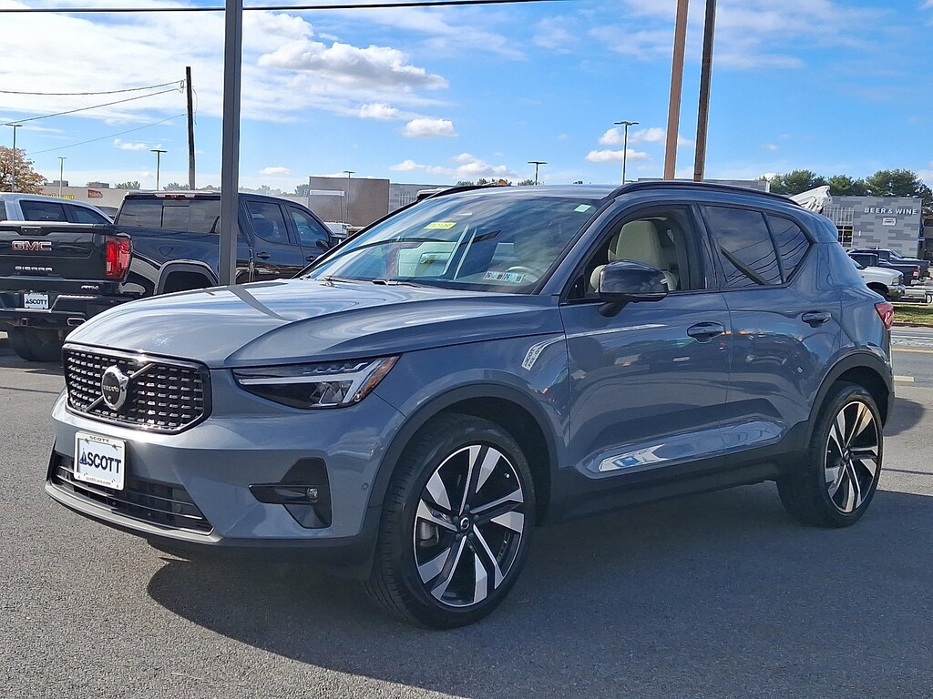 Certified 2023 Volvo XC40 B5 AWD Plus Dark SUV