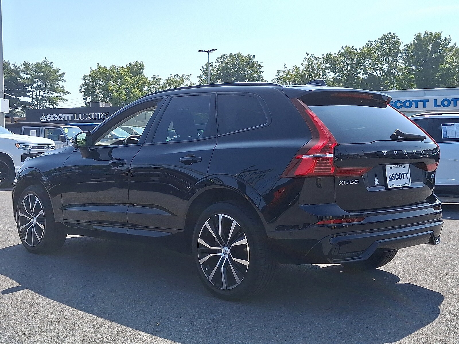 2024 Volvo XC60 B5 Plus photo 3