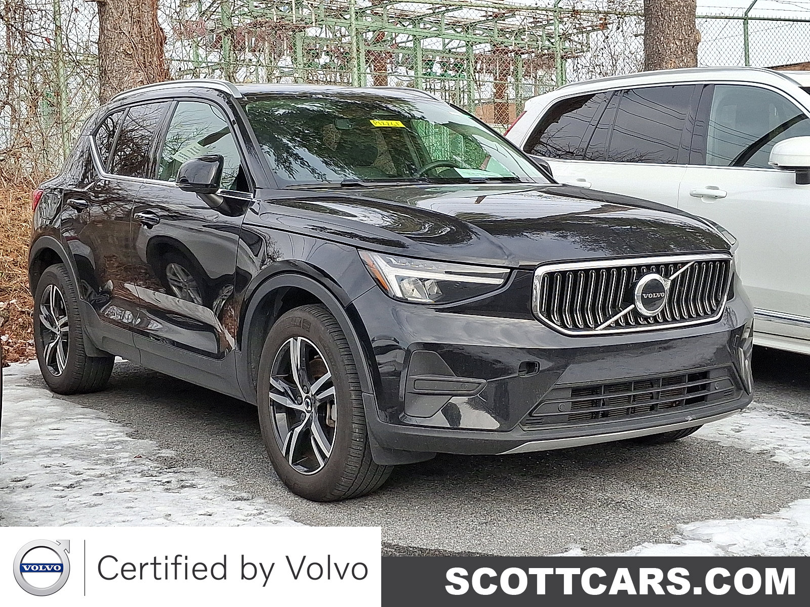 2025 Volvo XC40 Core's photo