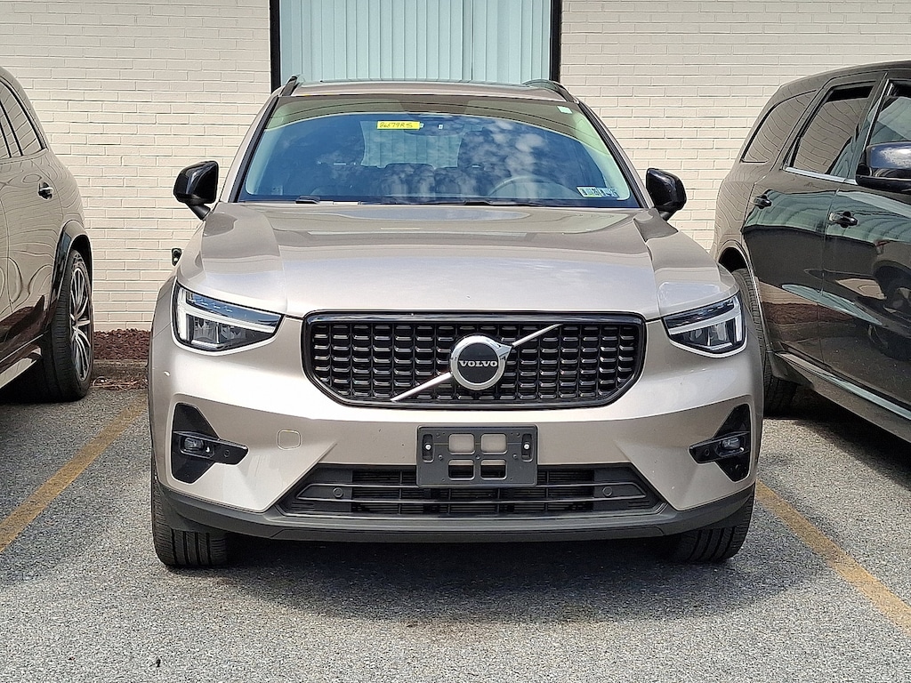 Used 2023 Volvo XC40 B5 AWD Plus Dark SUV