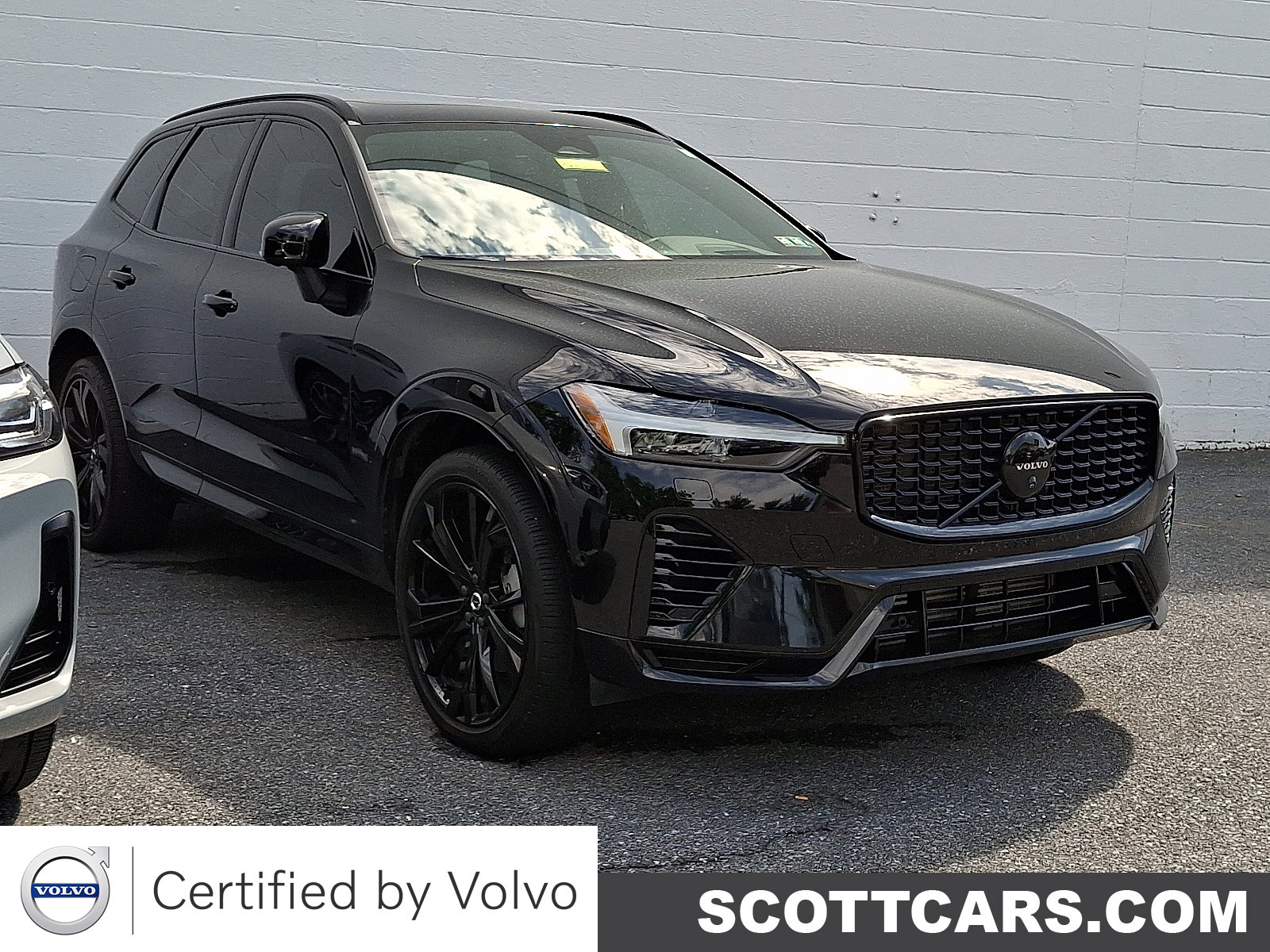 2024 Volvo XC60 T8 Ultimate Black Edition Theme AWD's photo