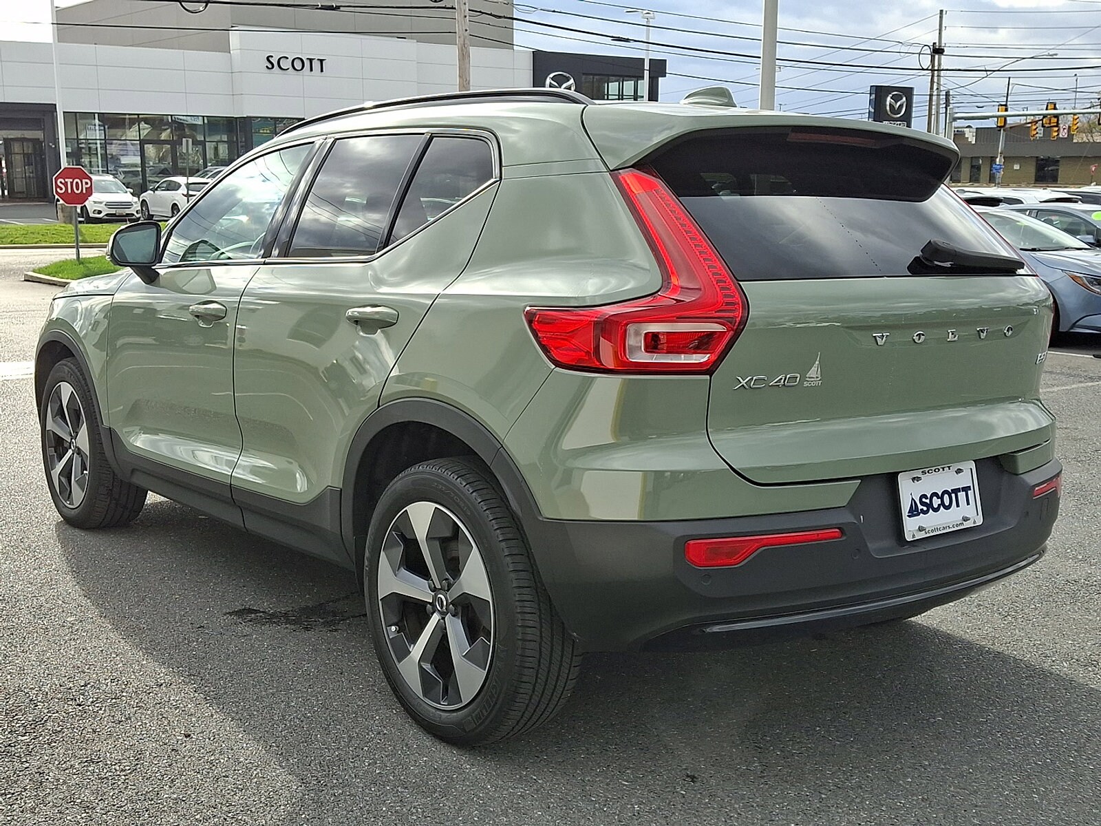 2023 Volvo XC40 AWD Plus photo 2