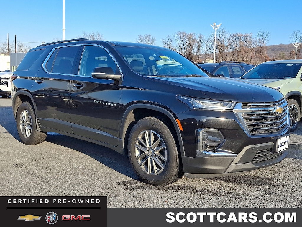 Used 2023 Chevrolet Traverse LT Leather SUV