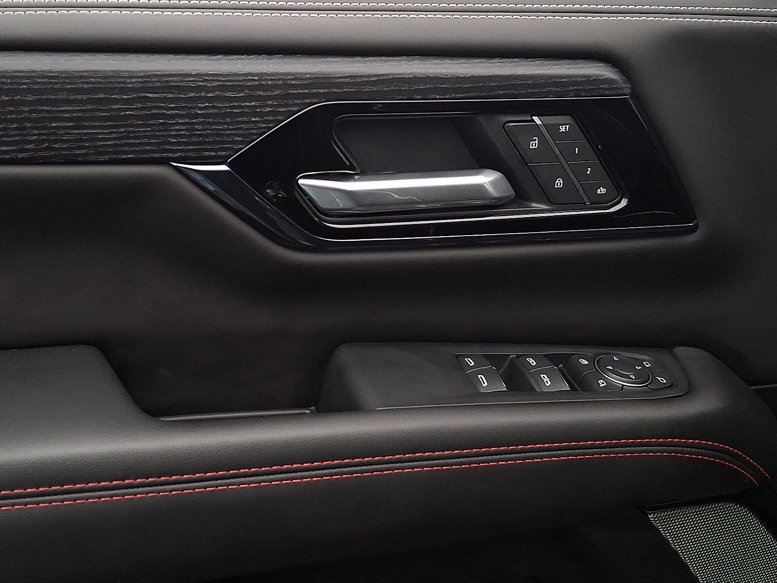 2025 GMC Yukon AT4 Ultimate - Photo 12