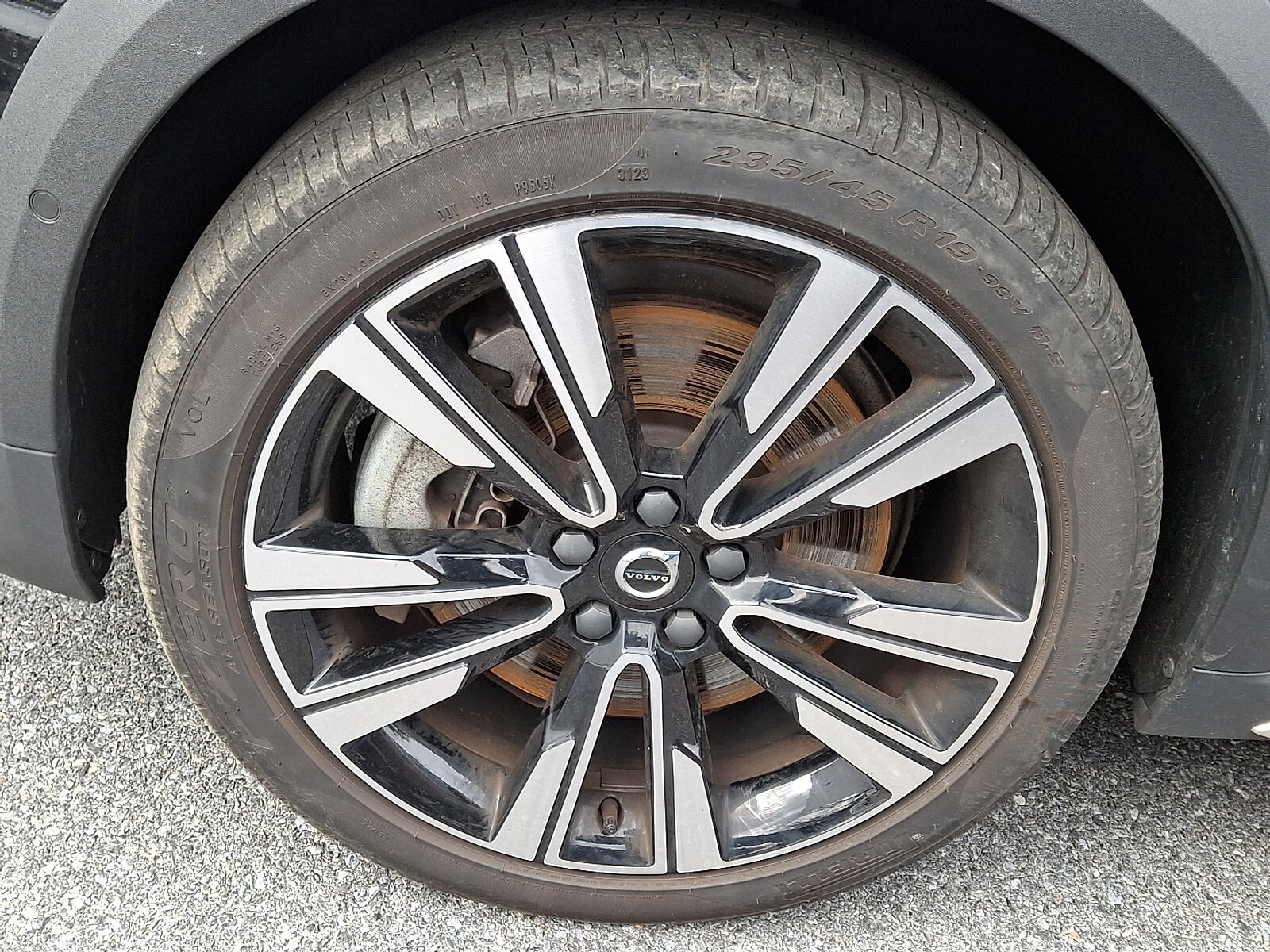 2024 Volvo V60 Cross Country B5 Ultimate photo 4