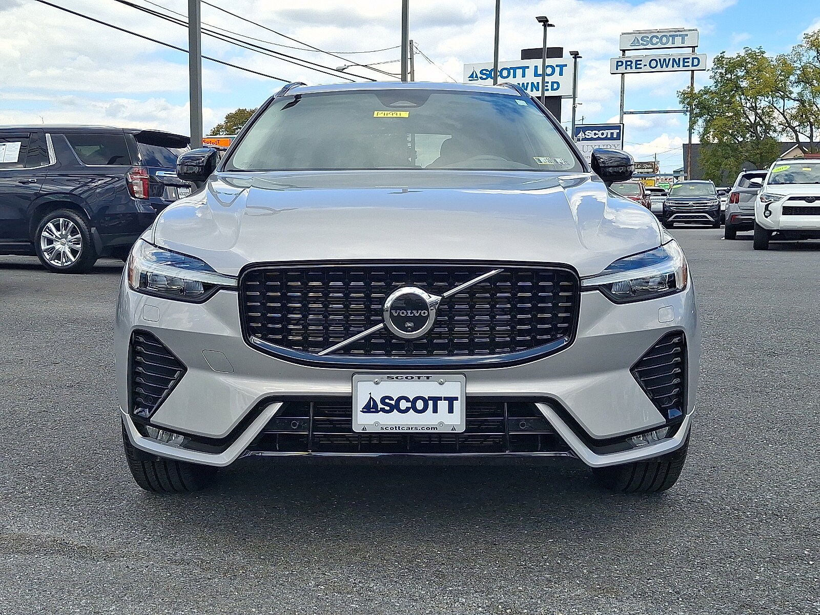 2025 Volvo XC60 B5 Plus photo 2