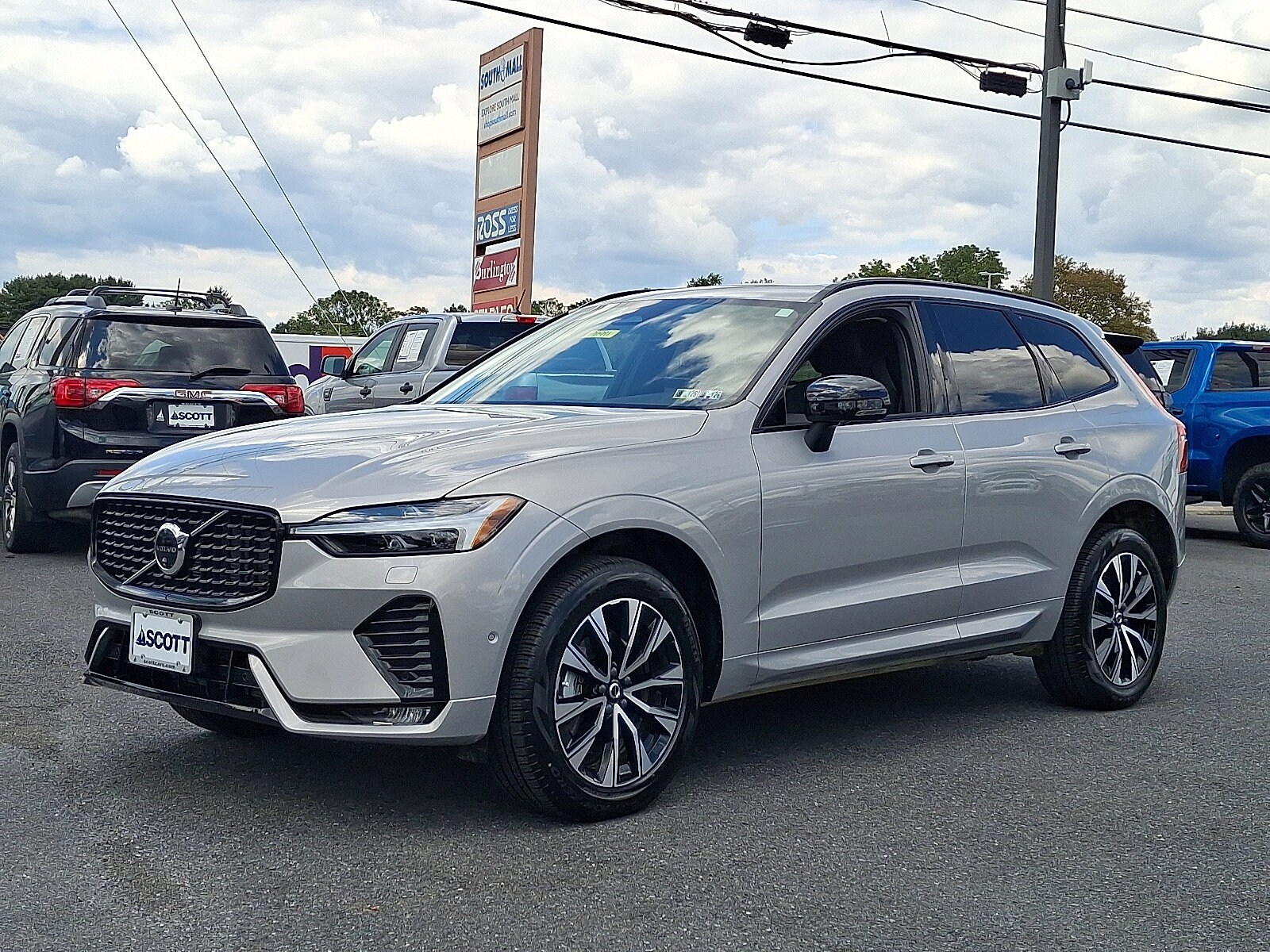 2025 Volvo XC60 B5 Plus photo 3