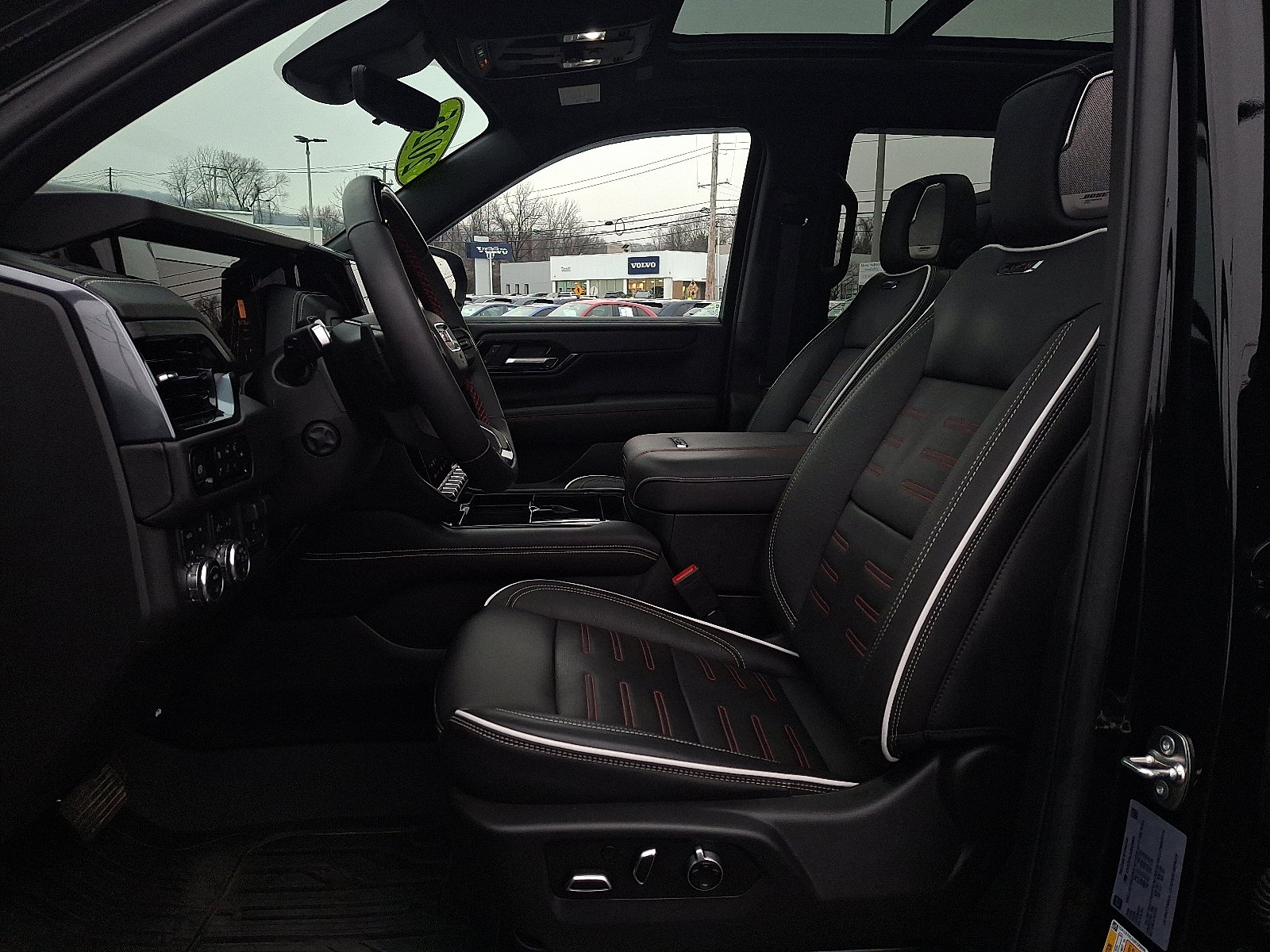 2025 GMC Yukon AT4 Ultimate - Photo 13