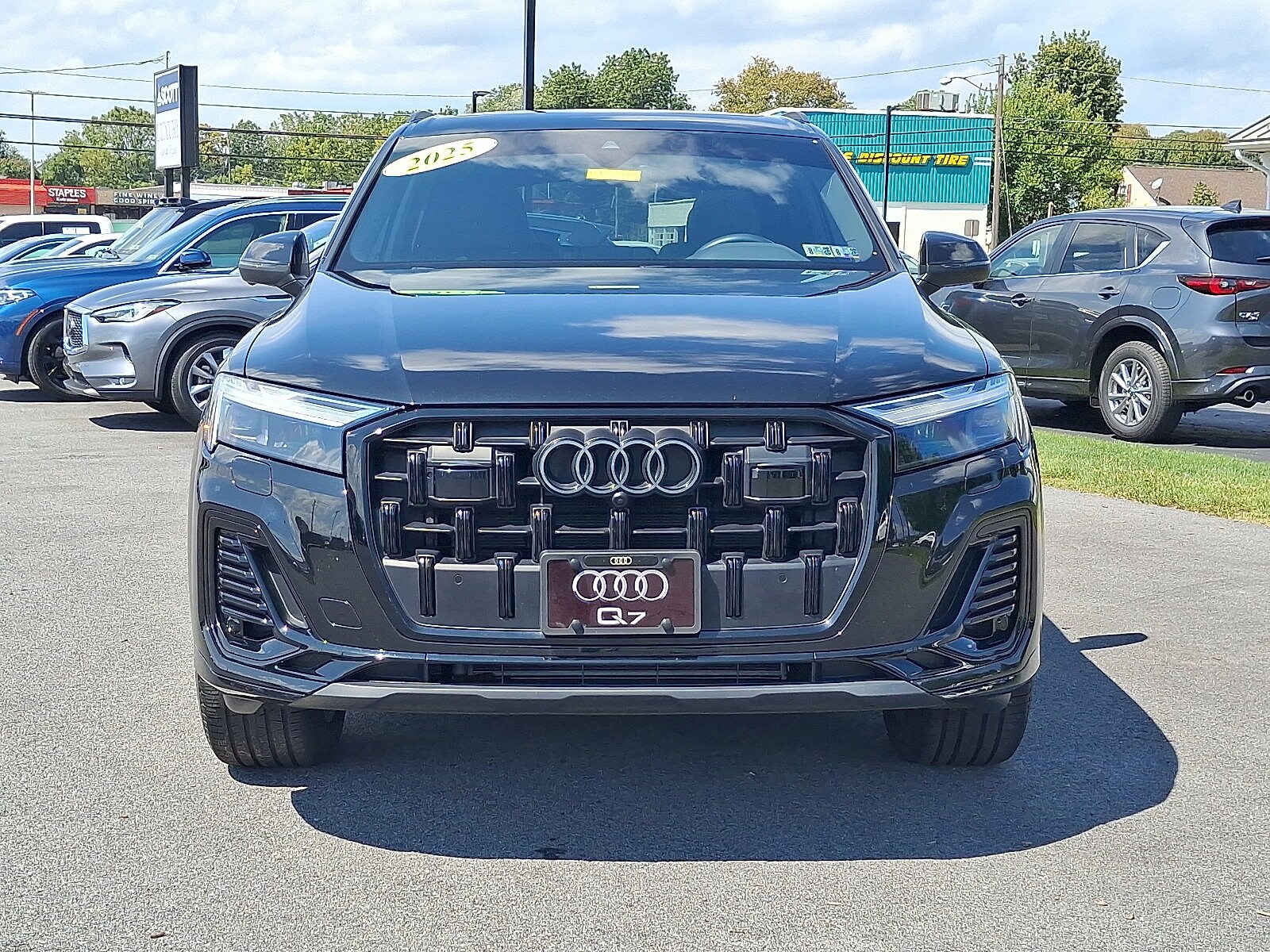 2025 Audi Q7 45 Premium Plus photo 2