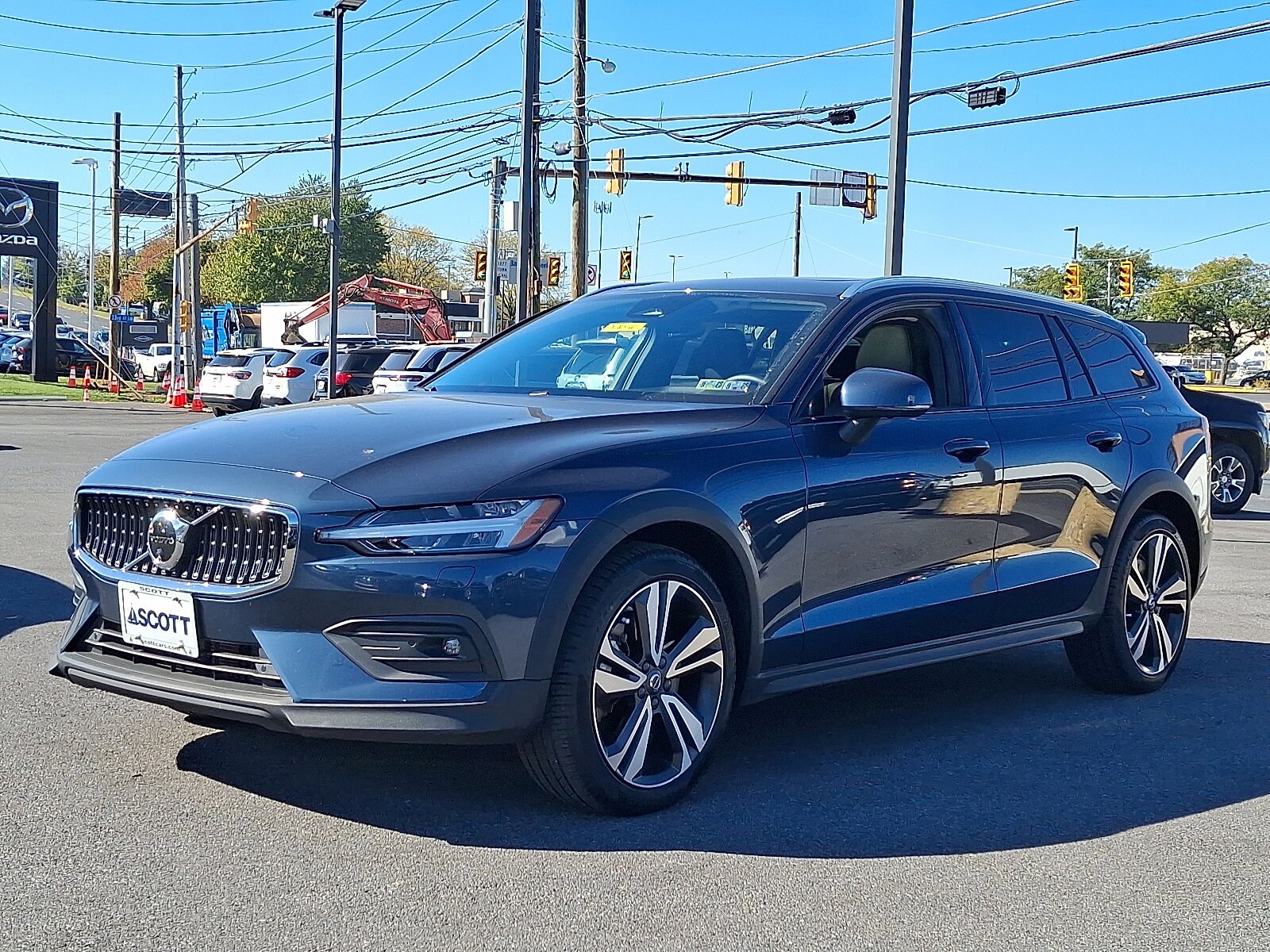 2025 Volvo V60 Cross Country B5 Plus photo 2