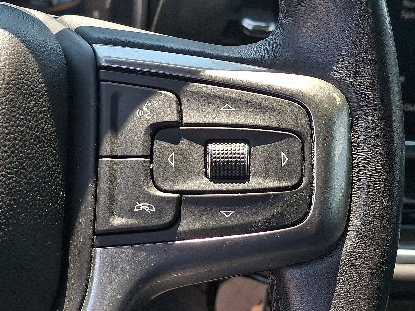 2022 Chevrolet Silverado 1500 LT - Photo 18