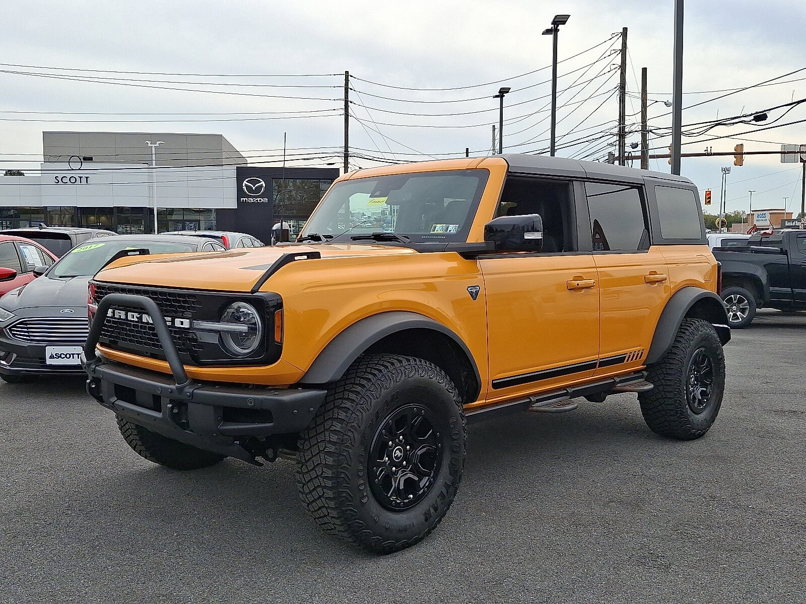 2021 Ford Bronco First Edition photo 2
