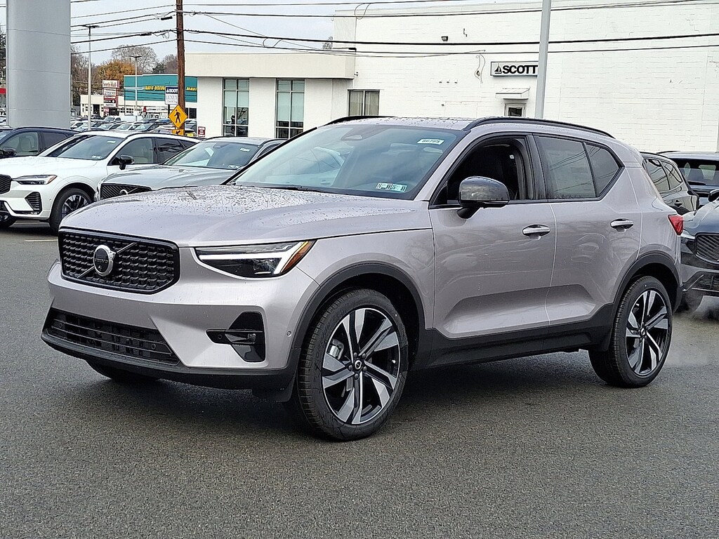 New 2026 Volvo XC40 B5 Ultra SUV