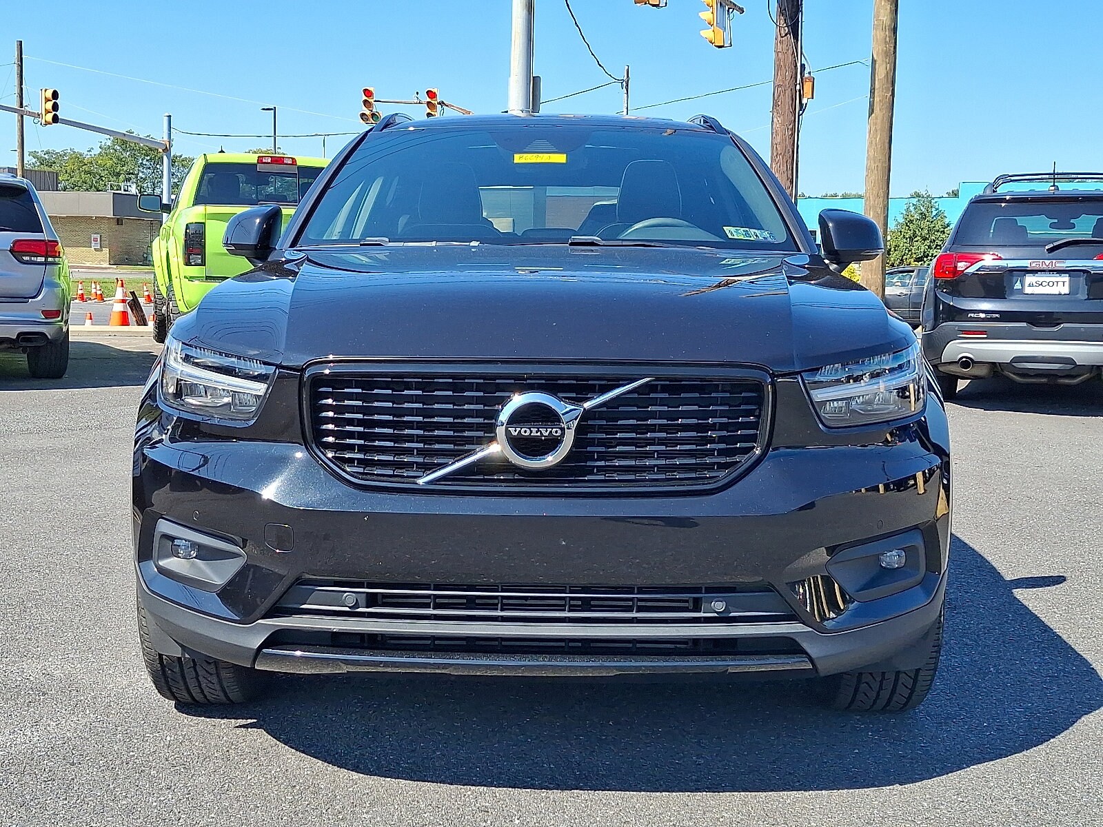 2021 Volvo XC40 T5 R-Design photo 2