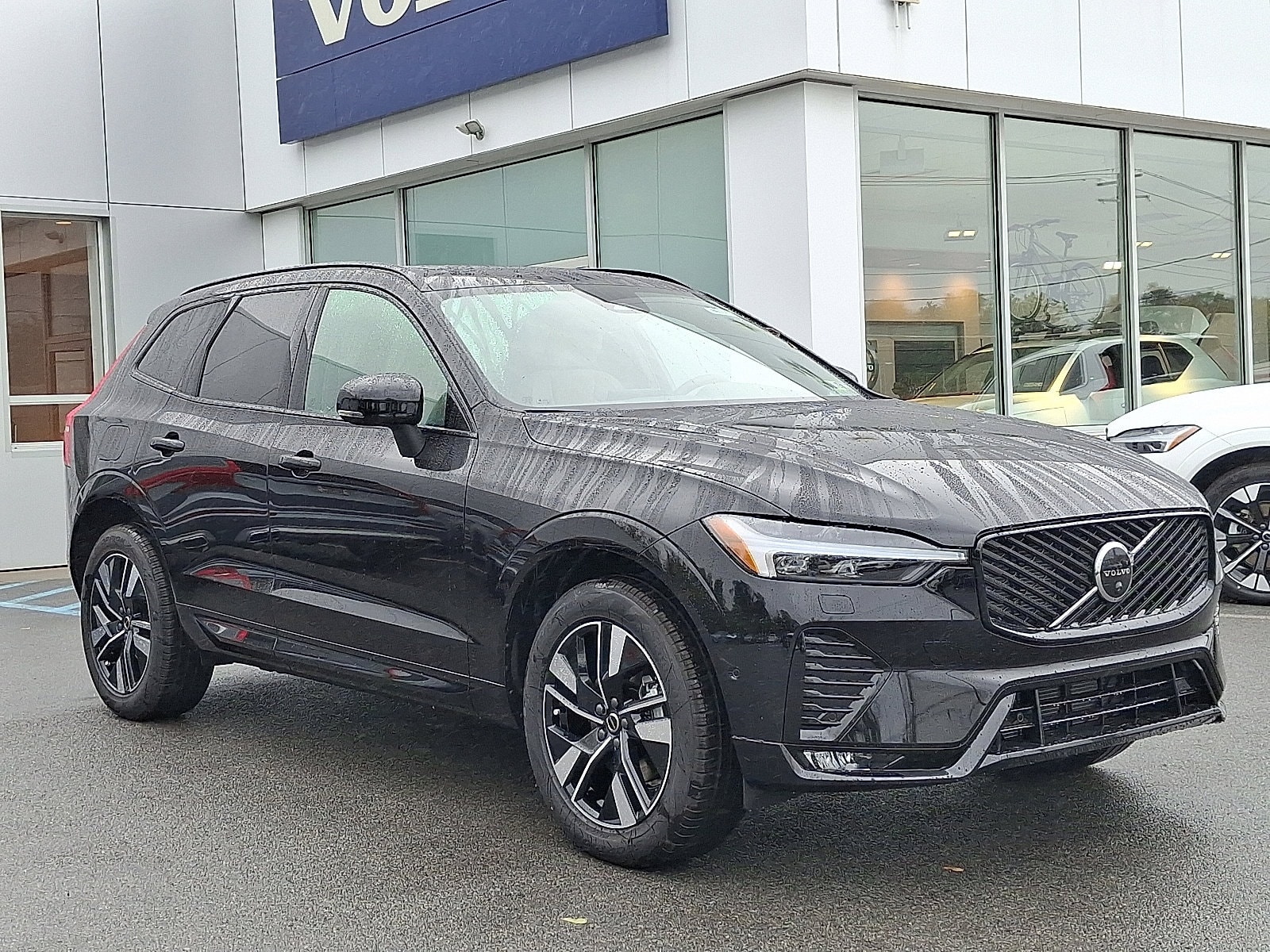 2026 Volvo XC60 Plus's photo