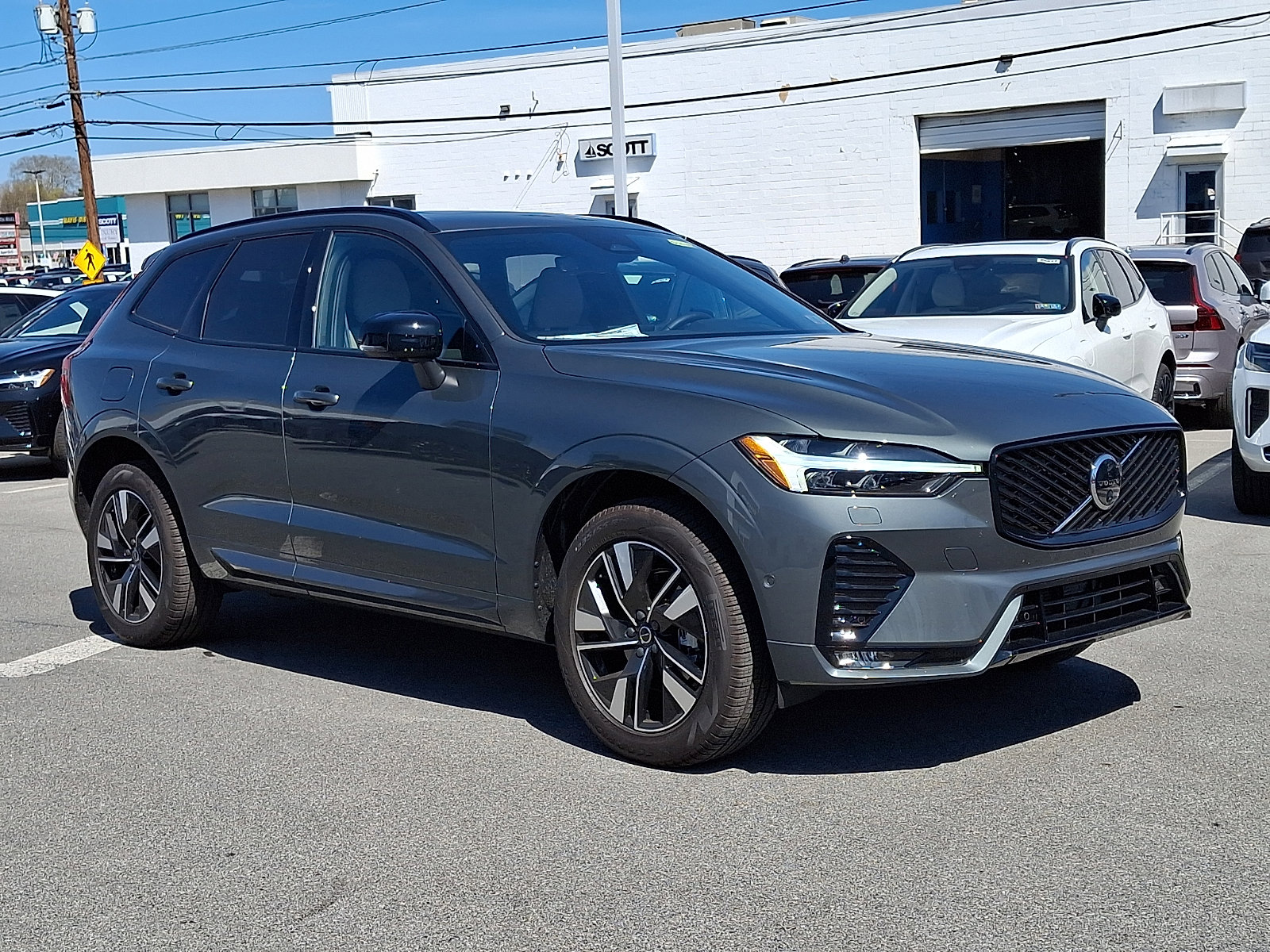 2026 Volvo XC60 B5 Plus Dark AWD's photo