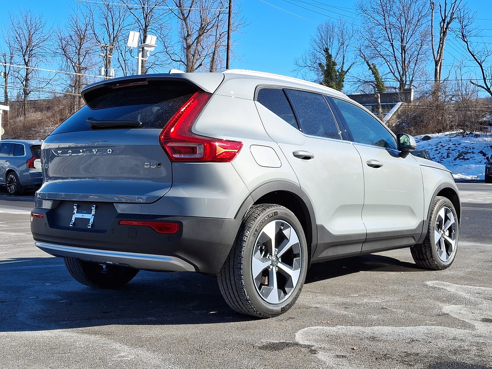 2025 Volvo XC40 Core photo 2