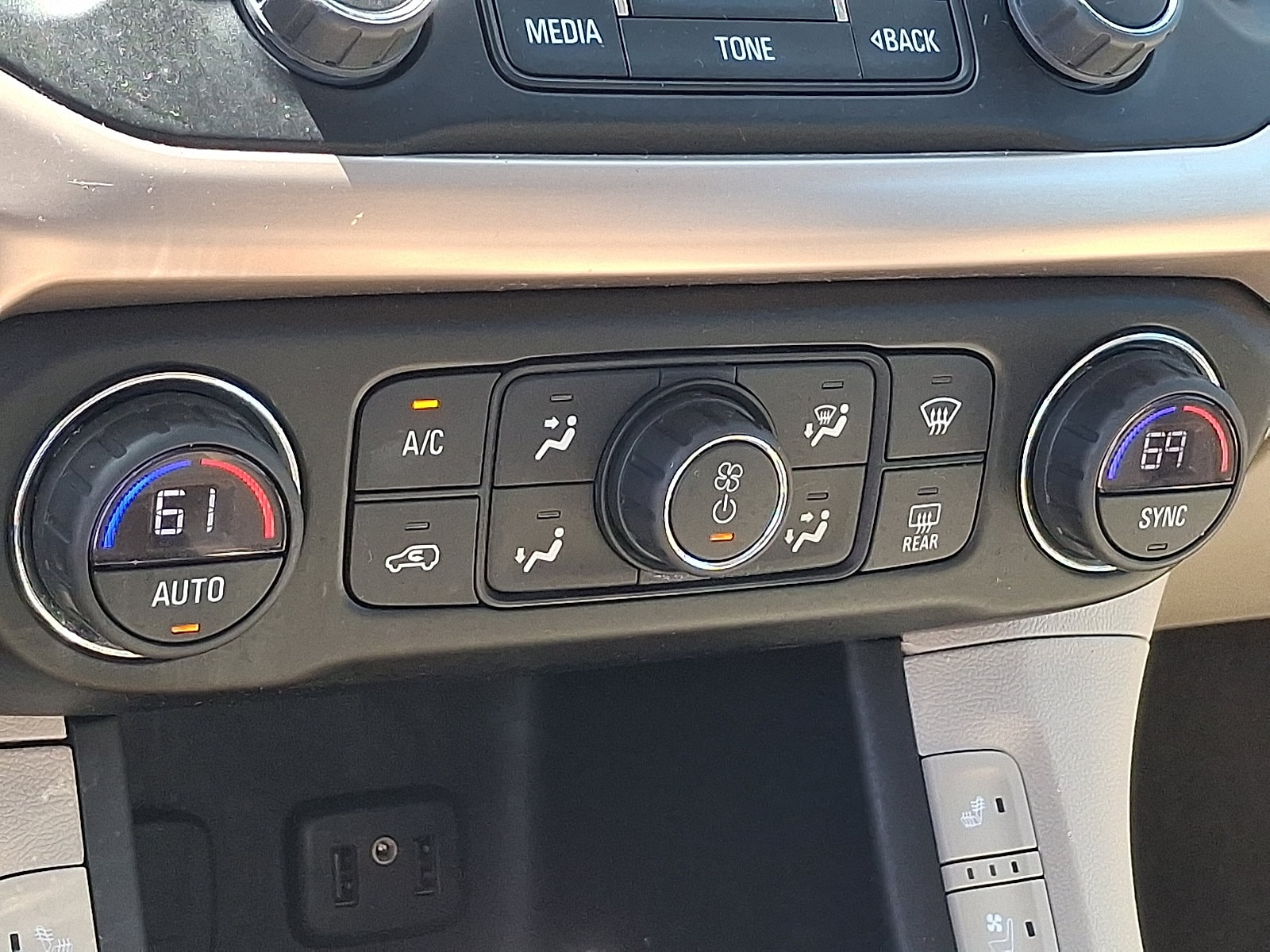 2018 GMC Acadia Denali - Photo 23