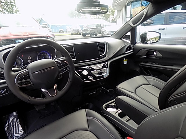 2027 Chrysler Pacifica Select - Photo 8