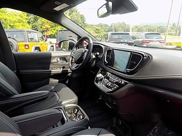 2027 Chrysler Pacifica Select - Photo 10