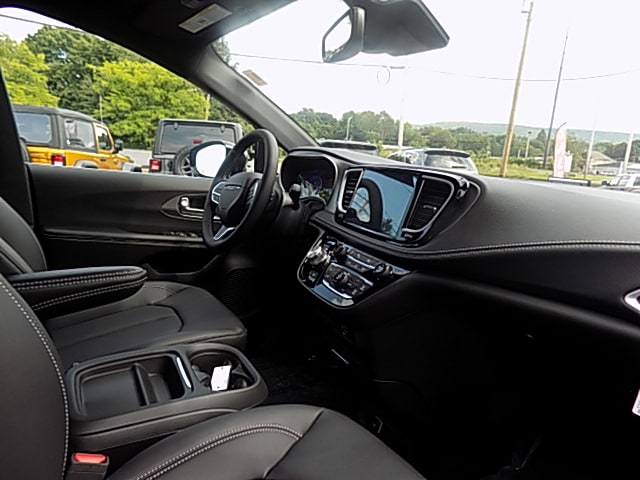 2027 Chrysler Pacifica Select - Photo 9