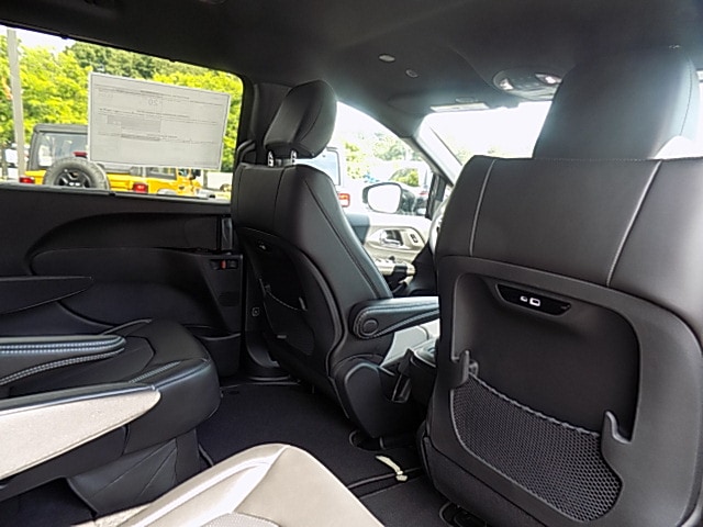 2027 Chrysler Pacifica Select - Photo 9