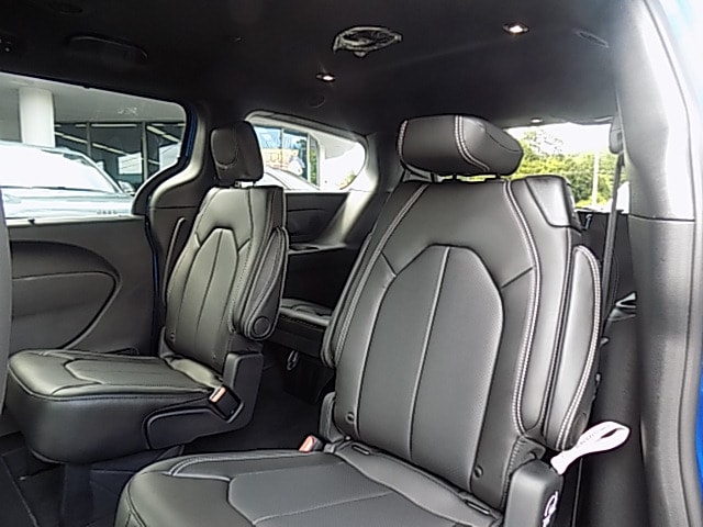 2027 Chrysler Pacifica Select - Photo 7