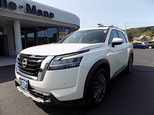 2022 Nissan Pathfinder SL