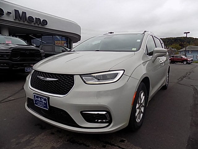 Used 2021 Chrysler Pacifica Touring L with VIN 2C4RC1BG4MR556192 for sale in Sidney, NY