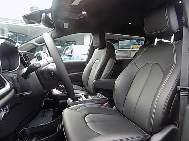2027 Chrysler Pacifica Select - Photo 6