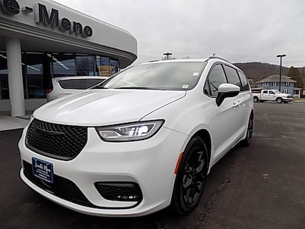 2023 Chrysler Pacifica Touring L Passenger Van