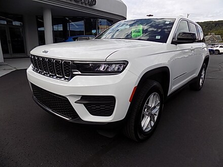 2023 Jeep Grand Cherokee Laredo 4WD SUV