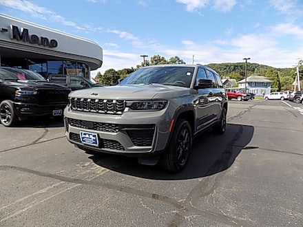 2027 Jeep Grand Cherokee L 3 Row LAREDO 4X4 Sport Utility