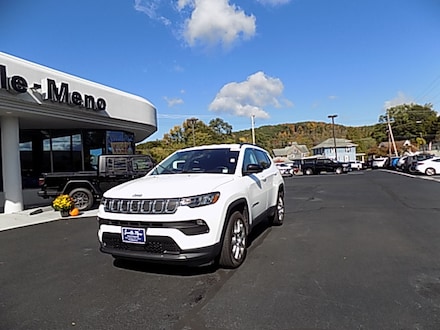 2022 Jeep Compass Latitude 4WD SUV