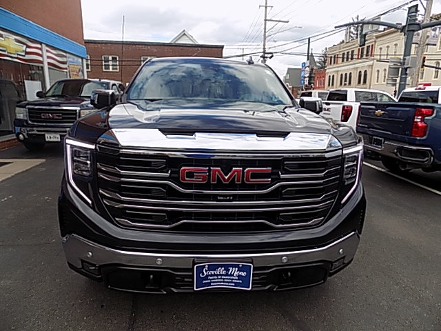 2024 GMC Sierra 1500 SLT - Photo 11