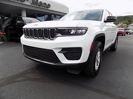 2023 Jeep Grand Cherokee Laredo 4WD SUV