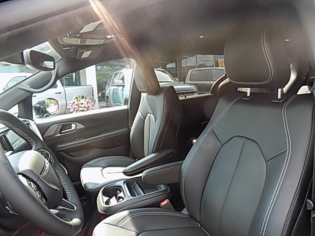 2027 Chrysler Pacifica Select - Photo 7